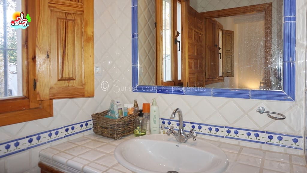 6 sypialnia Finka/Dom wiejski na sprzedaż w Iznajar z basenem - 469 000 € (Ref: 10100999)