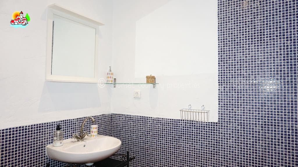 6 sypialnia Finka/Dom wiejski na sprzedaż w Iznajar z basenem - 469 000 € (Ref: 10100999)
