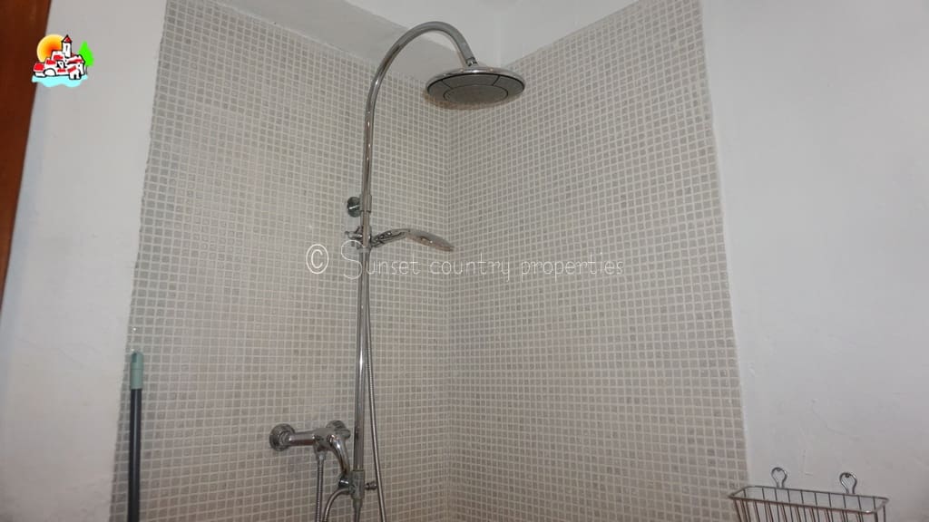 6 sypialnia Finka/Dom wiejski na sprzedaż w Iznajar z basenem - 469 000 € (Ref: 10100999)