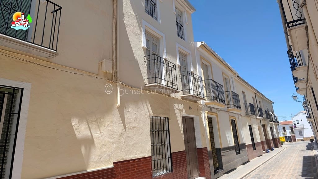 4 bedroom Townhouse for sale in Archidona - € 225,000 (Ref: 10111811)