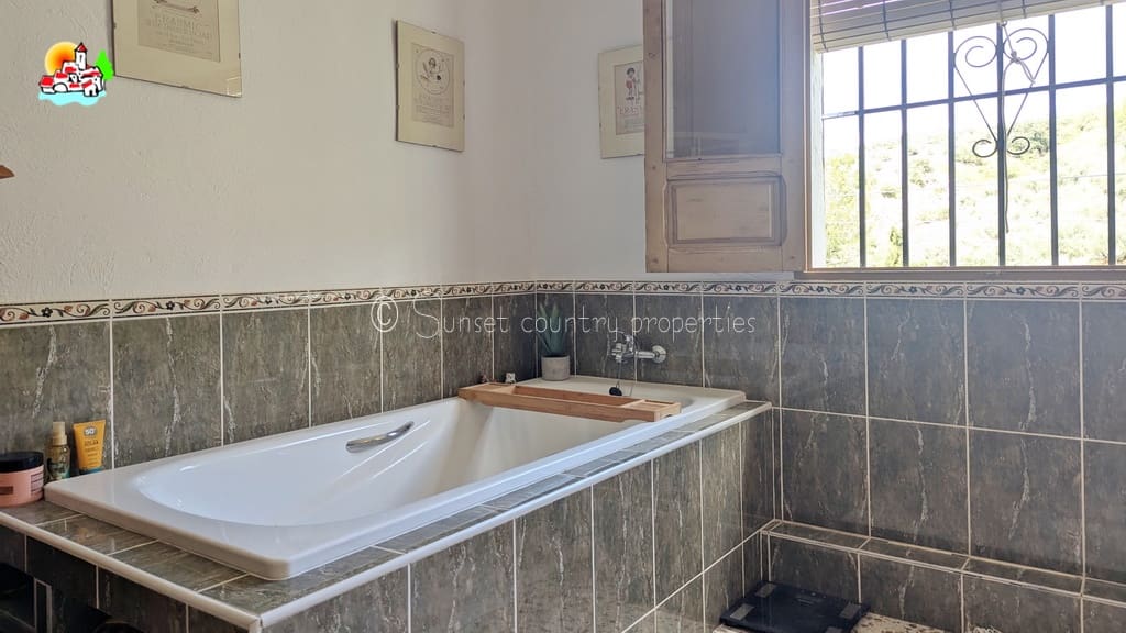 3 camera da letto Finca/Casa di Campagna in vendita in Iznajar con piscina garage - 249.950 € (Rif: 10145259)