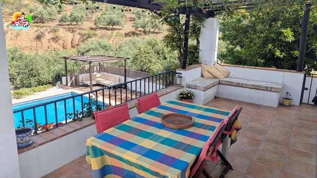 3 soverom Finca/Herregård til salgs i Iznájar med svømmebasseng garasje - € 249 950 (Ref: 10145259)