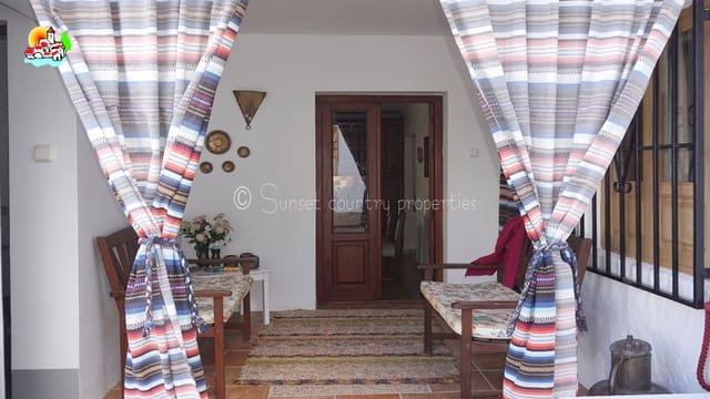 3 soverom Finca/Herregård til salgs i Iznájar med svømmebasseng garasje - € 249 950 (Ref: 10145259)