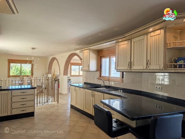 6 soverom Finca/Herregård til salgs i Fuente del Conde, Iznájar med svømmebasseng garasje - € 549 900 (Ref: 10145262)