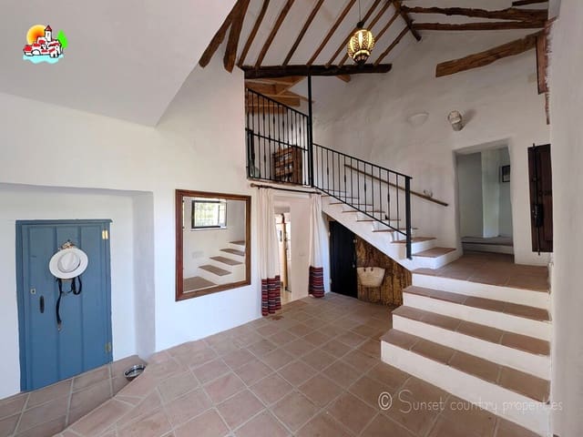 7 slaapkamer Finca/Landhuis te koop in Ventorros de San José, Loja met zwembad garage - € 399.000 (Ref: 10145267)