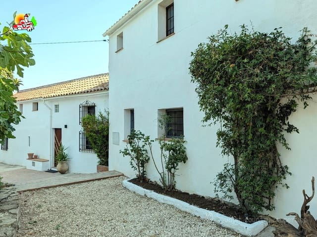 7 slaapkamer Finca/Landhuis te koop in Ventorros de San José, Loja met zwembad garage - € 399.000 (Ref: 10145267)