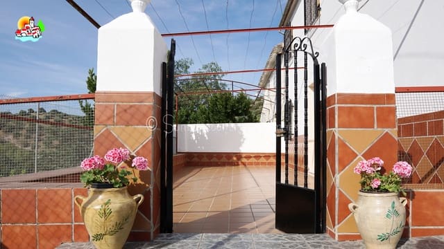 4 bedroom Finca/Country House for sale in Algarinejo with garage - € 169,000 (Ref: 10145268)