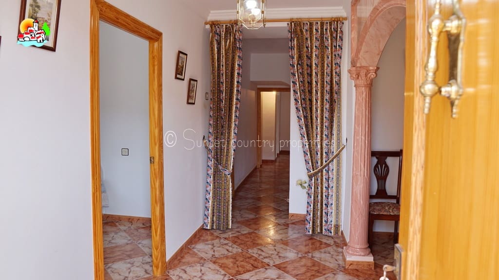 4 bedroom Finca/Country House for sale in Algarinejo with garage - € 169,000 (Ref: 10145268)