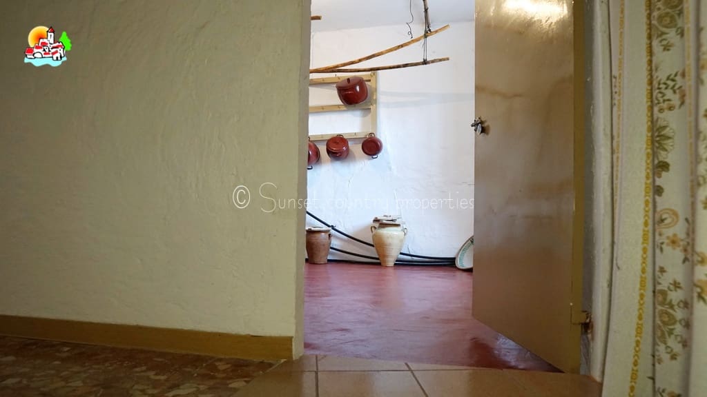 4 bedroom Finca/Country House for sale in Algarinejo with garage - € 169,000 (Ref: 10145268)