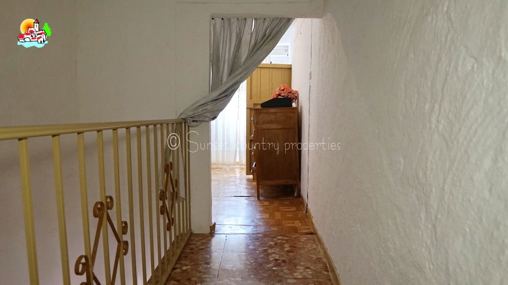 4 bedroom Finca/Country House for sale in Algarinejo with garage - € 169,000 (Ref: 10145268)