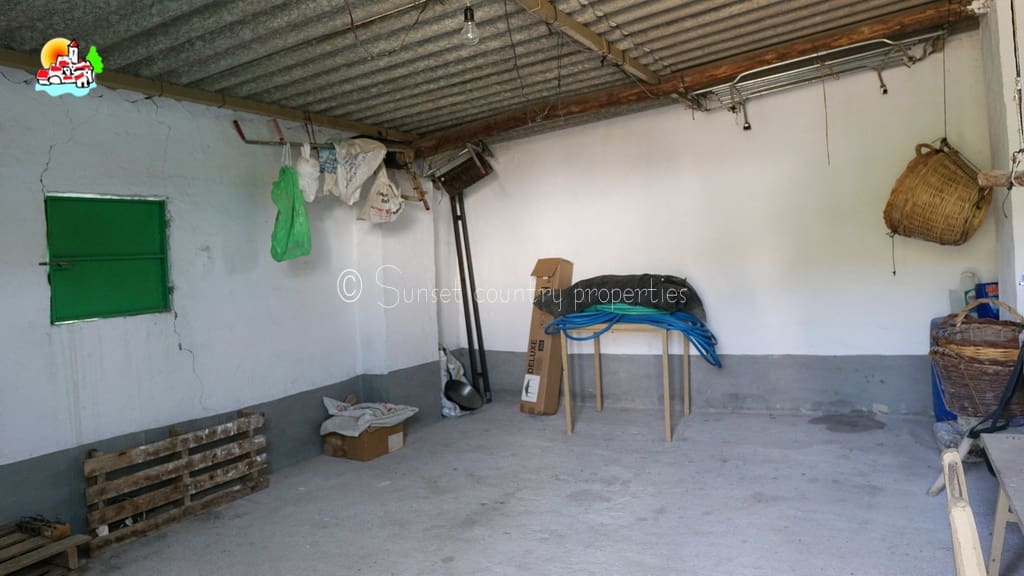 4 bedroom Finca/Country House for sale in Algarinejo with garage - € 169,000 (Ref: 10145268)