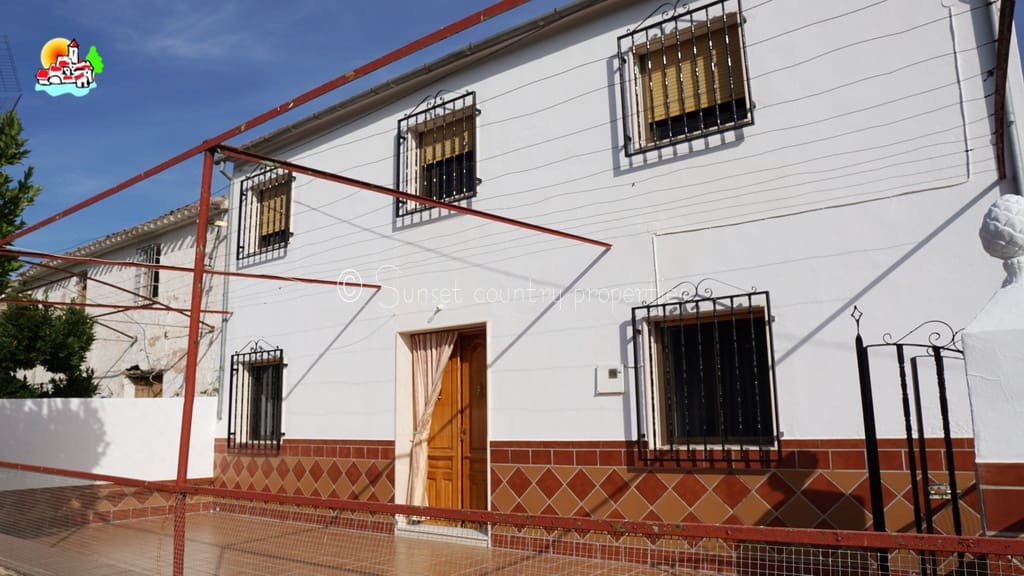 4 bedroom Finca/Country House for sale in Algarinejo with garage - € 169,000 (Ref: 10145268)