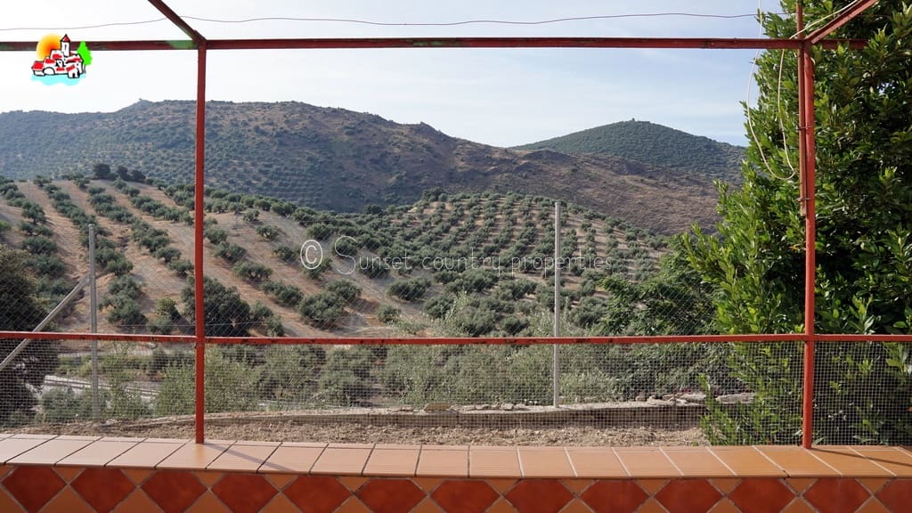 4 bedroom Finca/Country House for sale in Algarinejo with garage - € 169,000 (Ref: 10145268)