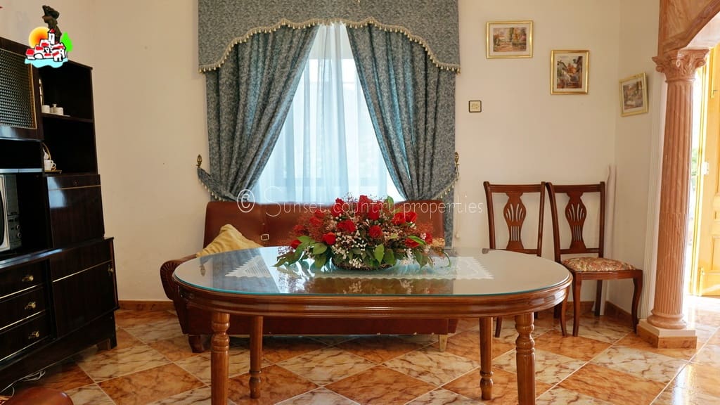 4 bedroom Finca/Country House for sale in Algarinejo with garage - € 169,000 (Ref: 10145268)