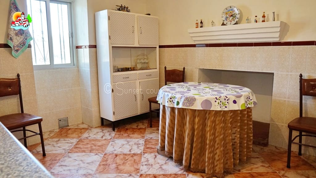 4 bedroom Finca/Country House for sale in Algarinejo with garage - € 169,000 (Ref: 10145268)