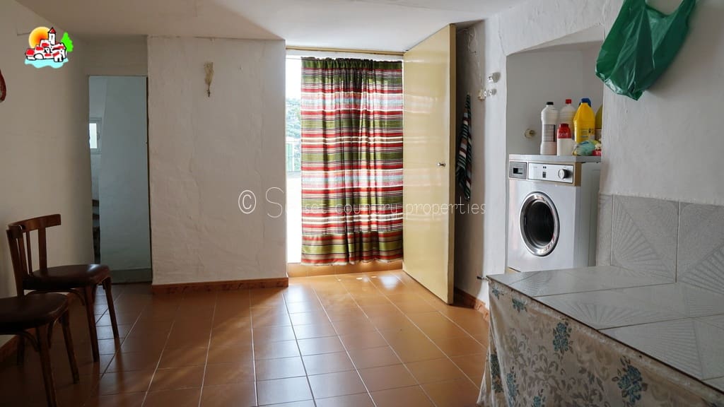 4 bedroom Finca/Country House for sale in Algarinejo with garage - € 169,000 (Ref: 10145268)