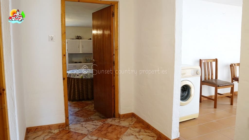 4 bedroom Finca/Country House for sale in Algarinejo with garage - € 169,000 (Ref: 10145268)
