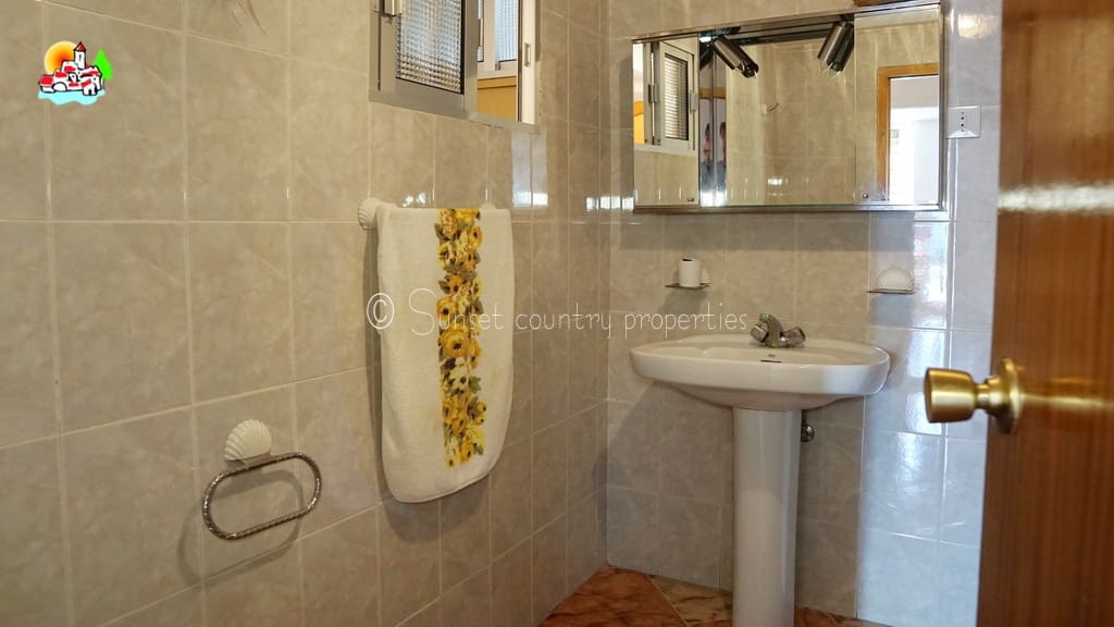 4 bedroom Finca/Country House for sale in Algarinejo with garage - € 169,000 (Ref: 10145268)