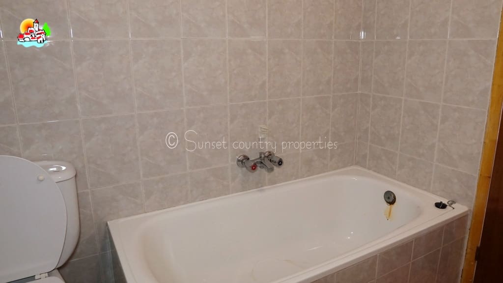 4 bedroom Finca/Country House for sale in Algarinejo with garage - € 169,000 (Ref: 10145268)