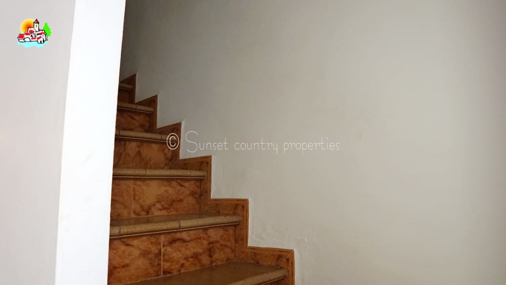 4 bedroom Finca/Country House for sale in Algarinejo with garage - € 169,000 (Ref: 10145268)