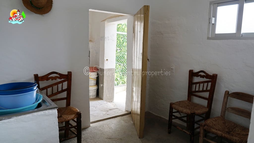 4 bedroom Finca/Country House for sale in Algarinejo with garage - € 169,000 (Ref: 10145268)