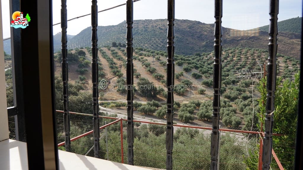 4 bedroom Finca/Country House for sale in Algarinejo with garage - € 169,000 (Ref: 10145268)