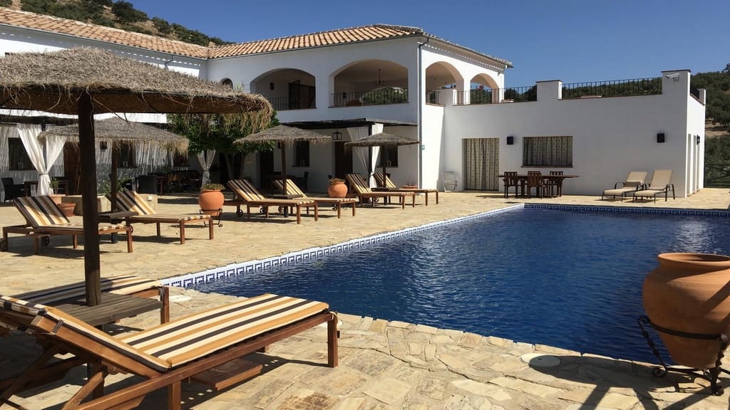 9 bedroom Guesthouse/B & B for sale in Iznajar with pool garage - € 890,000 (Ref: 10145269)