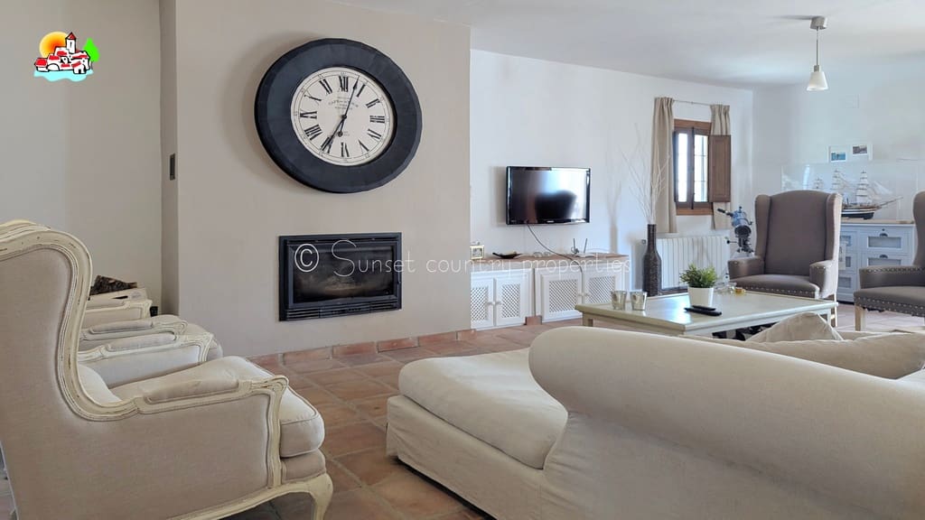 9 bedroom Guesthouse/B & B for sale in Iznajar with pool garage - € 890,000 (Ref: 10145269)