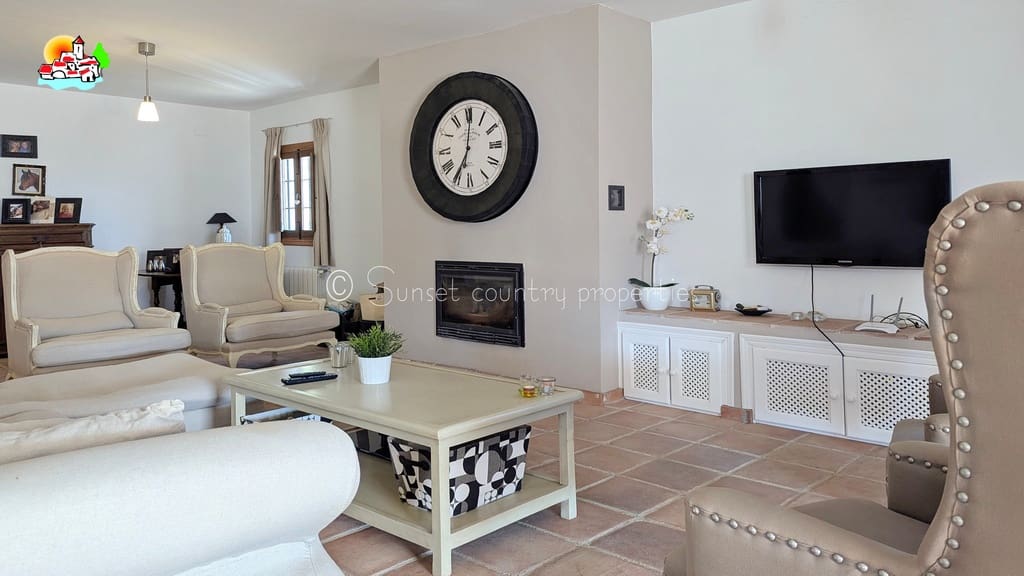 9 bedroom Guesthouse/B & B for sale in Iznajar with pool garage - € 890,000 (Ref: 10145269)