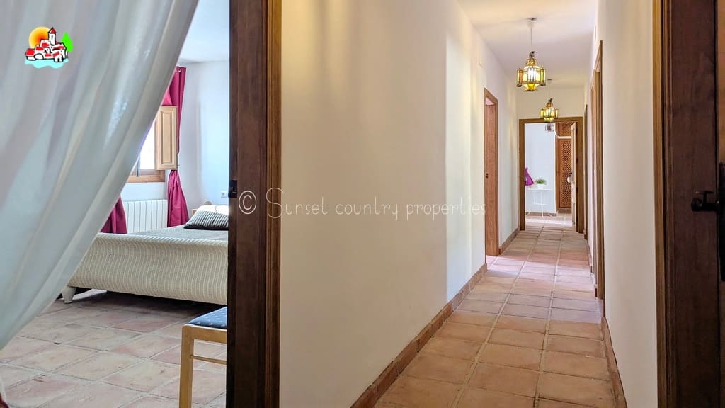 9 bedroom Guesthouse/B & B for sale in Iznajar with pool garage - € 890,000 (Ref: 10145269)