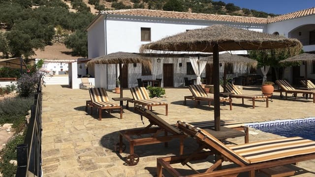 9 soverom Gjestgiveri/B&B til salgs i Iznájar med svømmebasseng garasje - € 890 000 (Ref: 10145269)