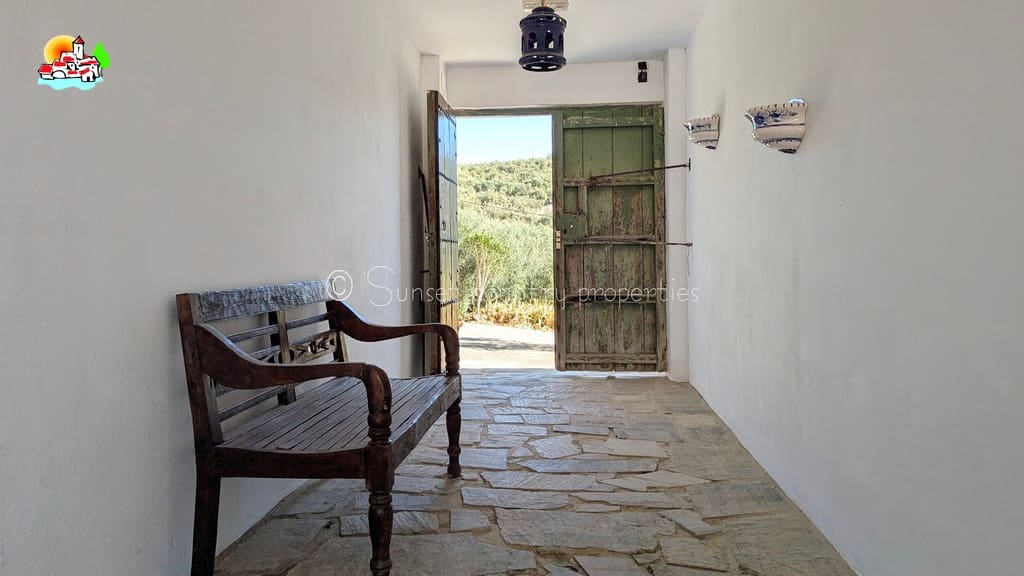 9 bedroom Guesthouse/B & B for sale in Iznajar with pool garage - € 890,000 (Ref: 10145269)