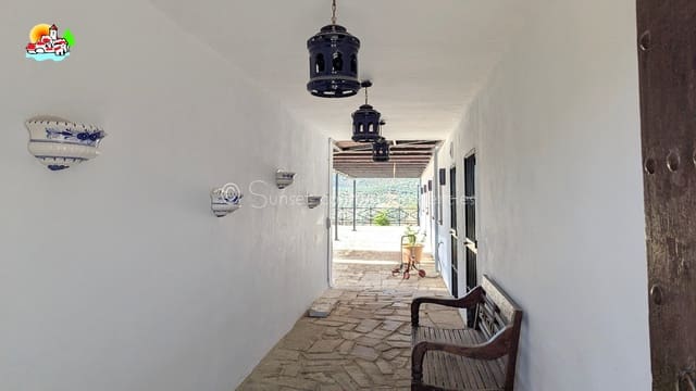 9 soverom Gjestgiveri/B&B til salgs i Iznájar med svømmebasseng garasje - € 890 000 (Ref: 10145269)