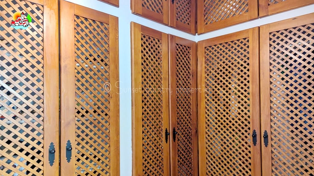 9 bedroom Guesthouse/B & B for sale in Iznajar with pool garage - € 890,000 (Ref: 10145269)