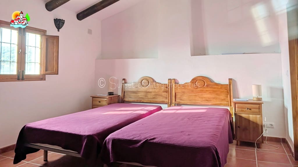 3 bedroom Finca/Country House for sale in Algarinejo with garage - € 169,000 (Ref: 10145271)