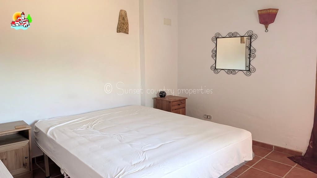 3 bedroom Finca/Country House for sale in Algarinejo with garage - € 169,000 (Ref: 10145271)