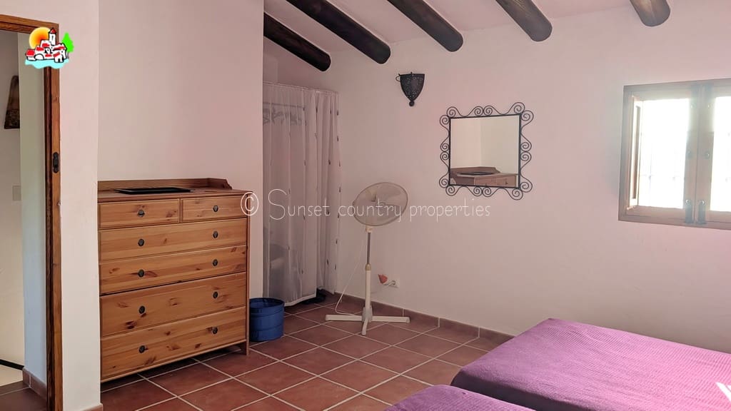 3 bedroom Finca/Country House for sale in Algarinejo with garage - € 169,000 (Ref: 10145271)