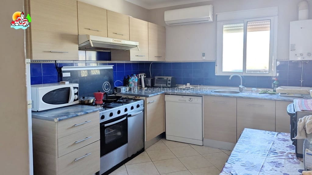 3 soveværelse Lejlighed til salg i Iznajar - € 69.900 (Ref: 10145286)