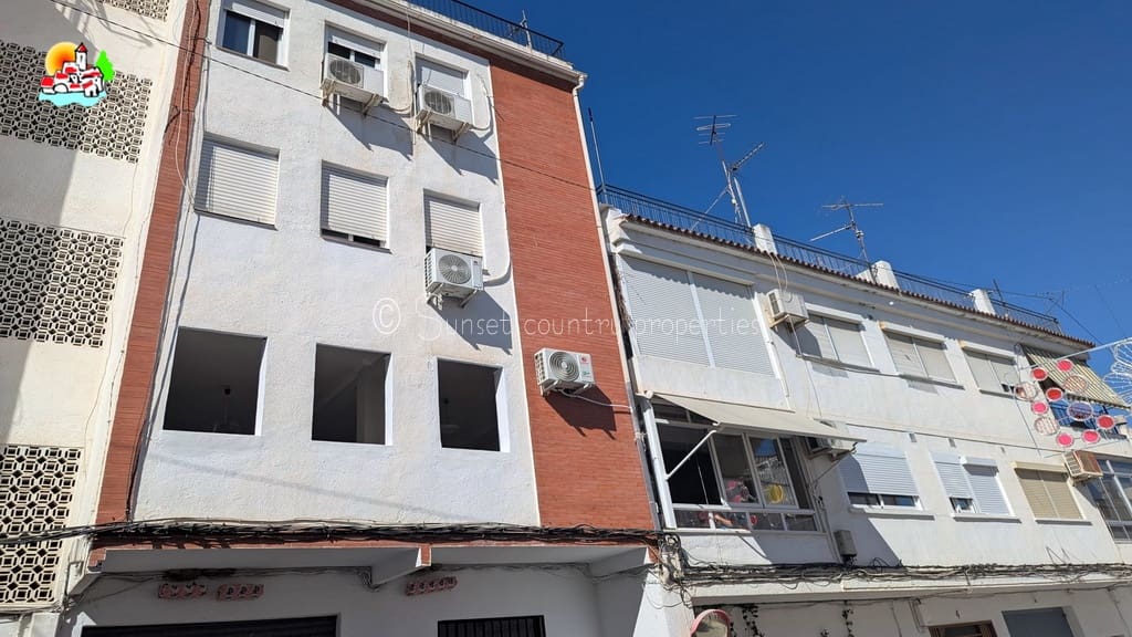 3 soveværelse Lejlighed til salg i Iznajar - € 69.900 (Ref: 10145286)