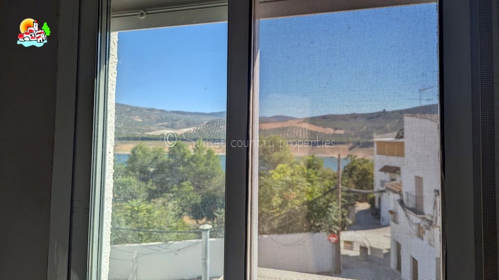 3 soveværelse Lejlighed til salg i Iznajar - € 69.900 (Ref: 10145286)