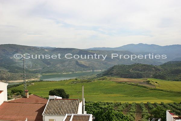 2 soverom Hus til salgs i Iznájar - € 64 000 (Ref: 2975185)