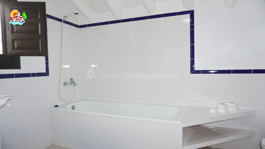 6 quarto Quinta/Casa Rural para venda em Iznajar com piscina - 465 000 € (Ref: 6935154)