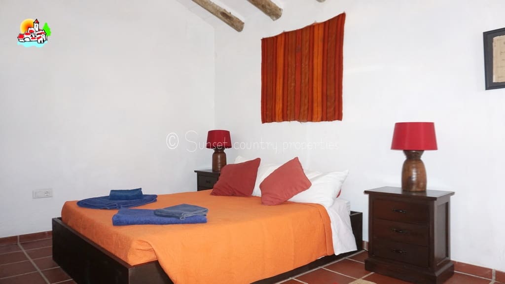 6 quarto Quinta/Casa Rural para venda em Iznajar com piscina - 465 000 € (Ref: 6935154)