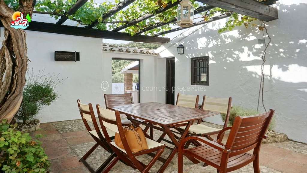 6 quarto Quinta/Casa Rural para venda em Iznajar com piscina - 465 000 € (Ref: 6935154)