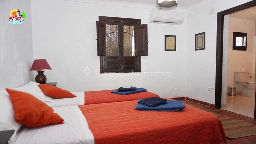 6 quarto Quinta/Casa Rural para venda em Iznajar com piscina - 465 000 € (Ref: 6935154)