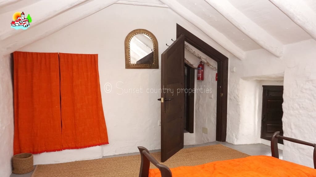 6 quarto Quinta/Casa Rural para venda em Iznajar com piscina - 465 000 € (Ref: 6935154)