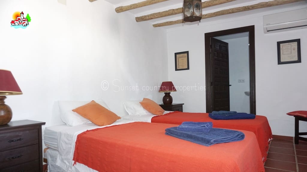 6 quarto Quinta/Casa Rural para venda em Iznajar com piscina - 465 000 € (Ref: 6935154)