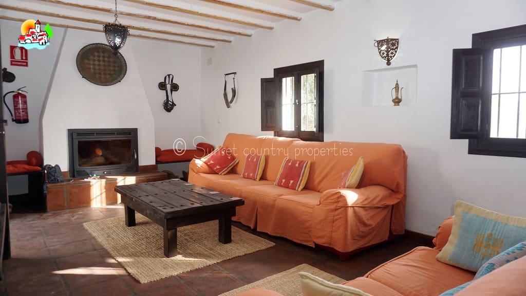 6 quarto Quinta/Casa Rural para venda em Iznajar com piscina - 465 000 € (Ref: 6935154)