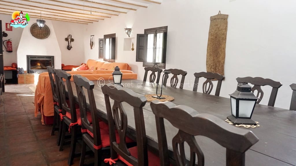 6 quarto Quinta/Casa Rural para venda em Iznajar com piscina - 465 000 € (Ref: 6935154)