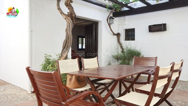 6 bedroom Finca/Country House for sale in Iznájar with pool - € 465,000 (Ref: 6935154)